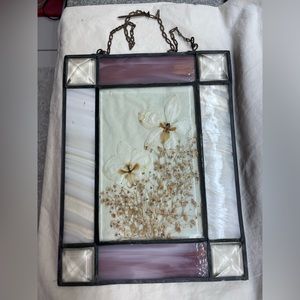 Leaded Glass Art Leaded glass. Pressed flowers 

Chain for hanging 


10”x13”